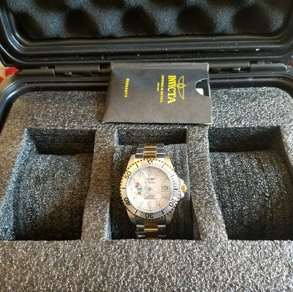 Women's Disney Invicta watch - Picture 2 of 2